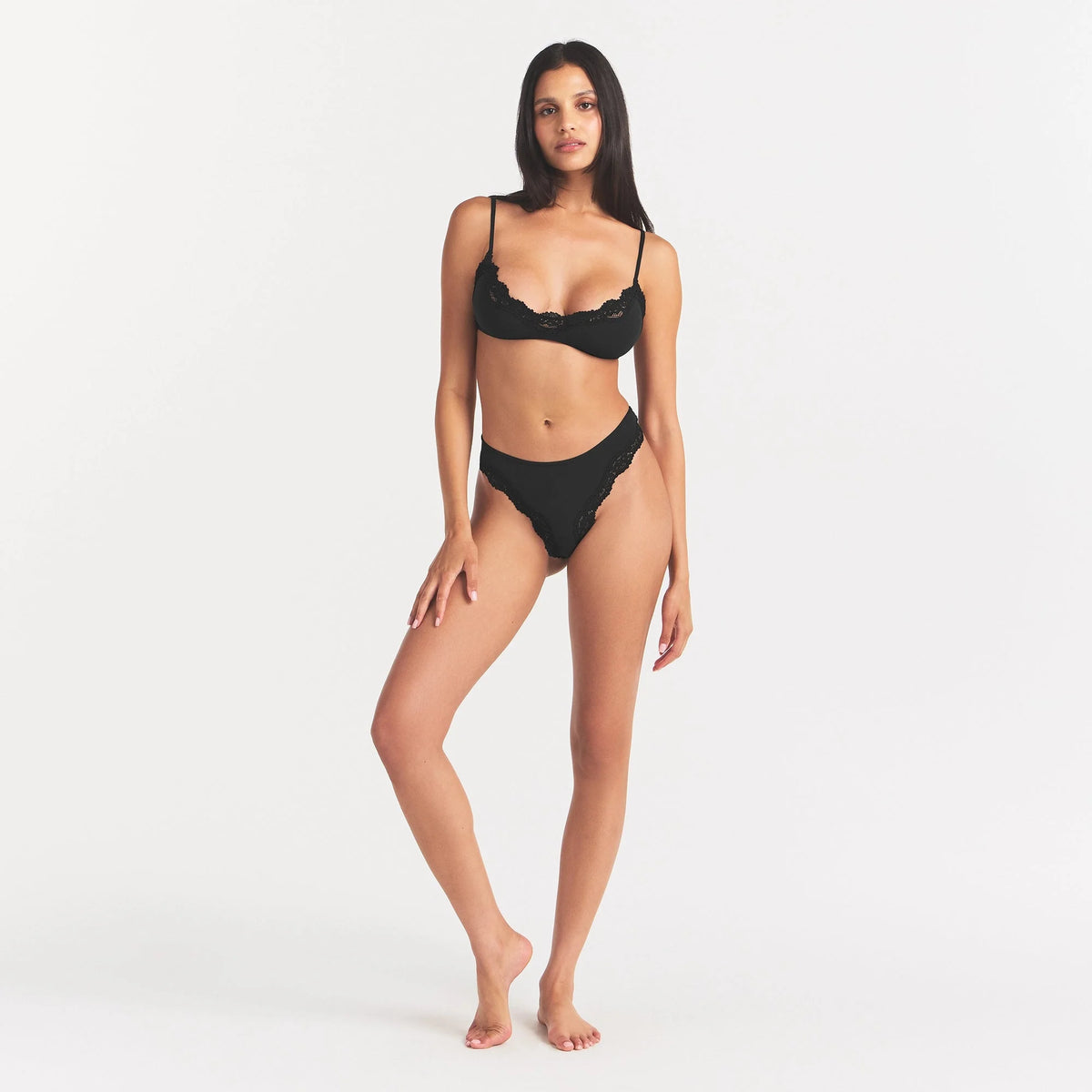 FITS EVERYBODY LACE SCOOP BRALETTE | ONYX