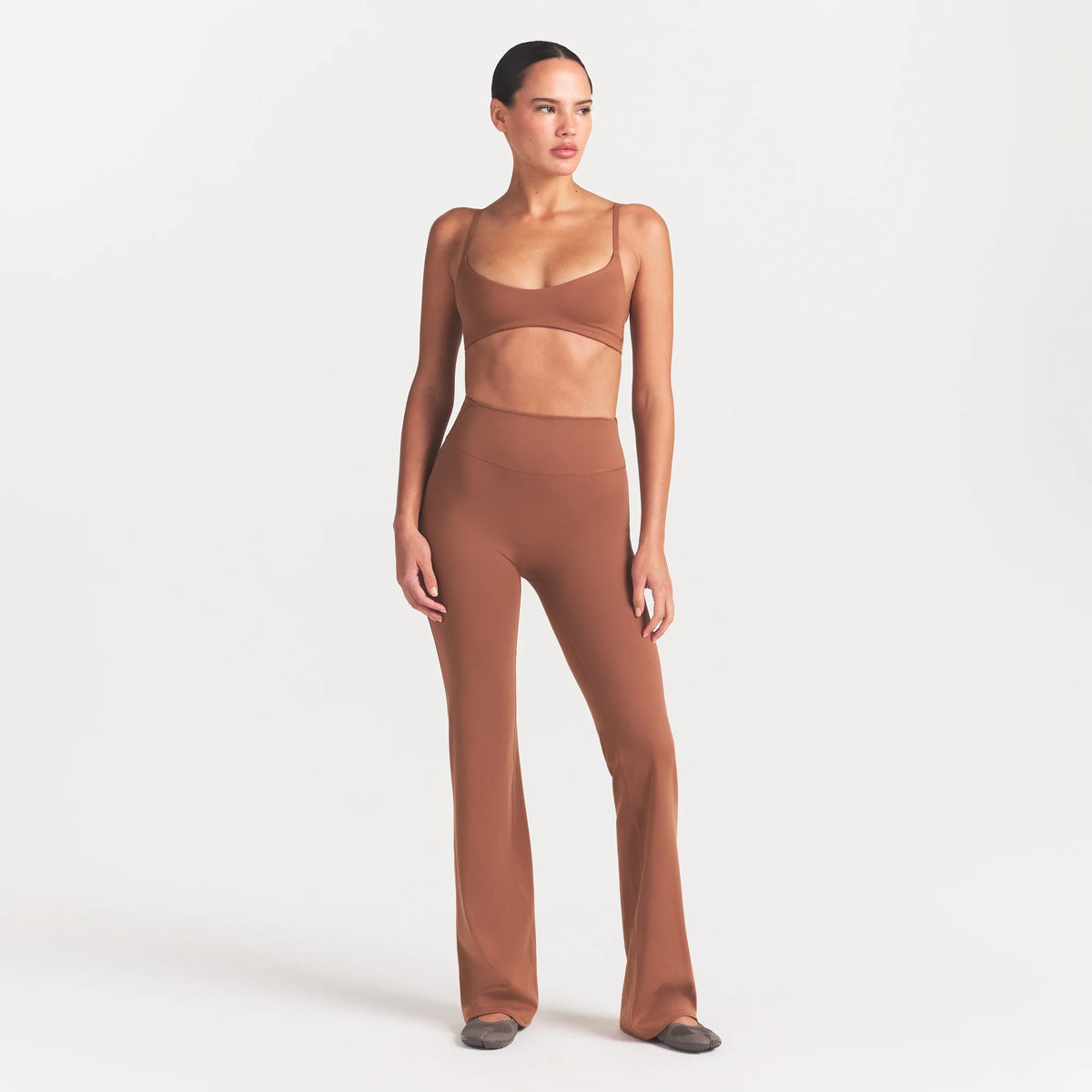 NikeSKIMS MATTE SLIM FLARE LEGGING | CAROB BROWN