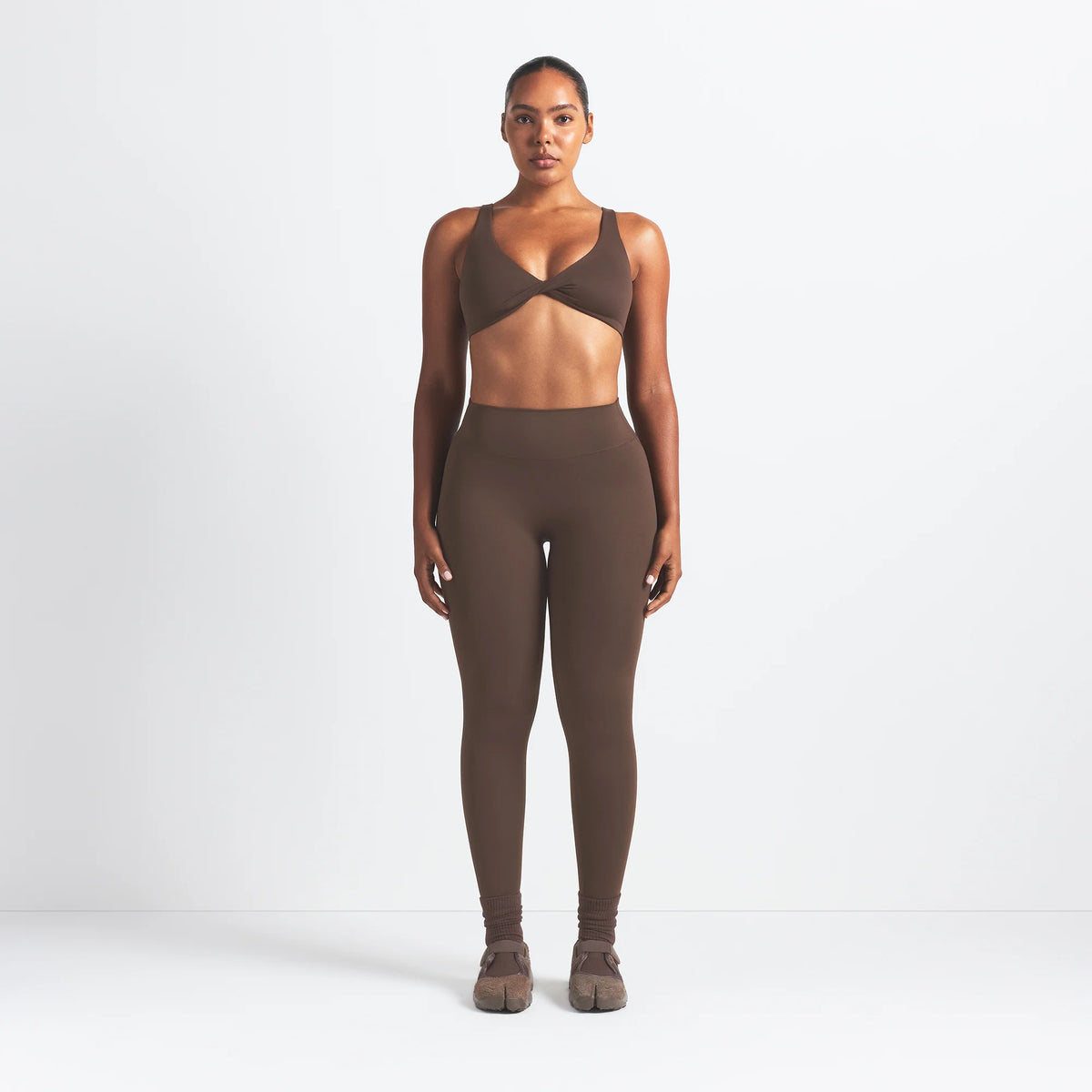 NikeSKIMS MATTE TWIST-FRONT BRA | DARK SEPIA