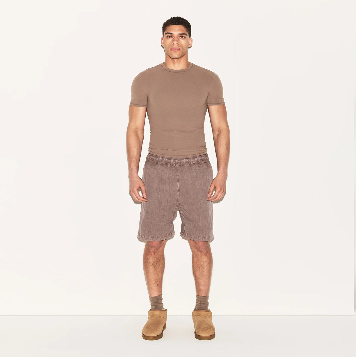 FITS EVERYBODY MENS SLIM T-SHIRT | UMBER