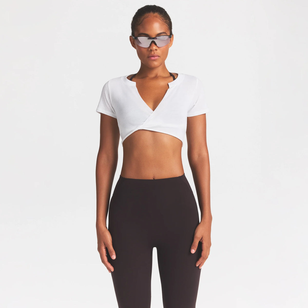 NikeSKIMS PERFORMANCE COTTON BLEND SHORT SLEEVE V-NECK CROP TOP | SNOW
