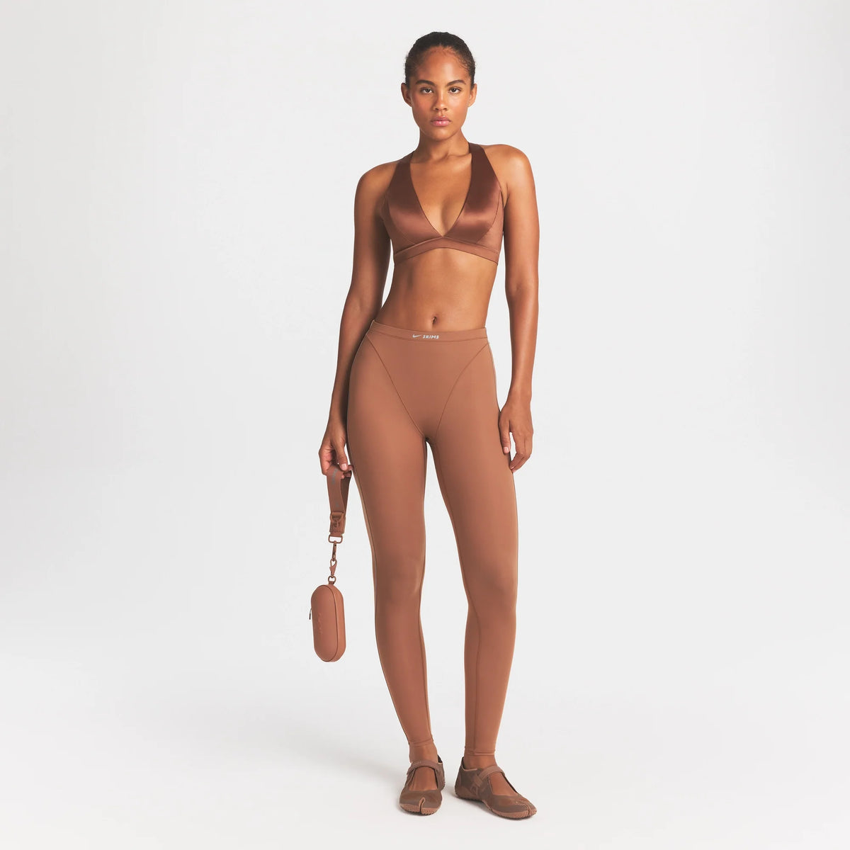 NikeSKIMS WEIGHTLESS LAYERS V-PANEL 28" LEGGING | CAROB BROWN