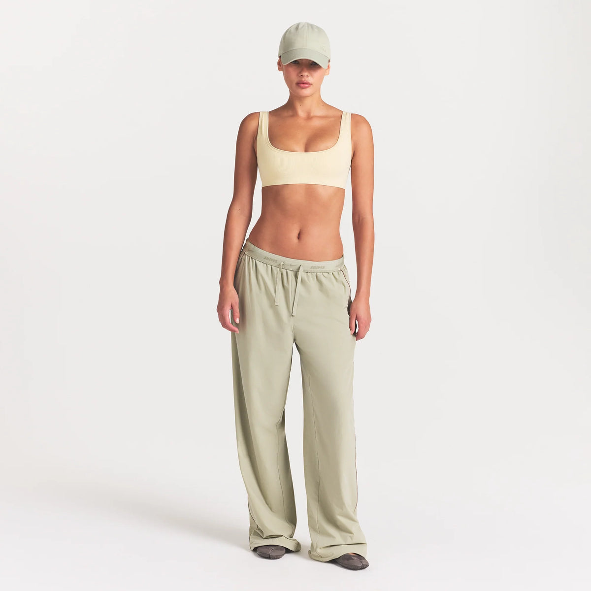 NikeSKIMS STRETCH NYLON OVERSIZED PANT | TALC