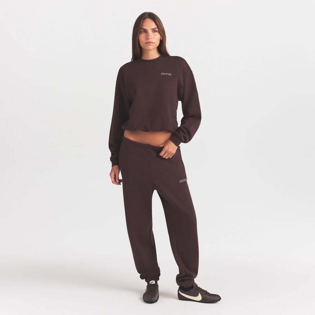 COTTON FLEECE CREWNECK WITH EMBOSSED LOGO | ESPRESSO