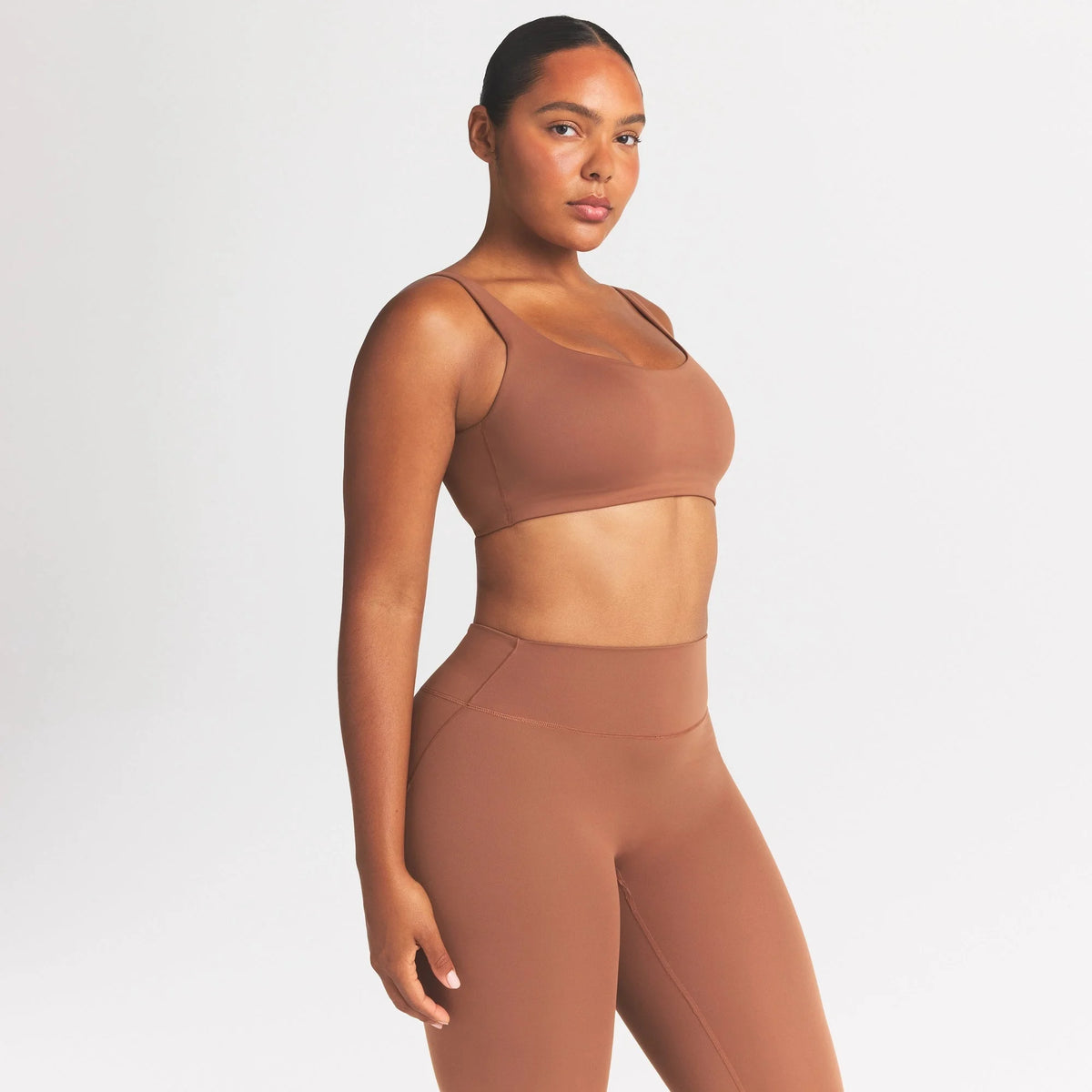 NikeSKIMS MATTE SCOOP NECK BRA | CAROB BROWN