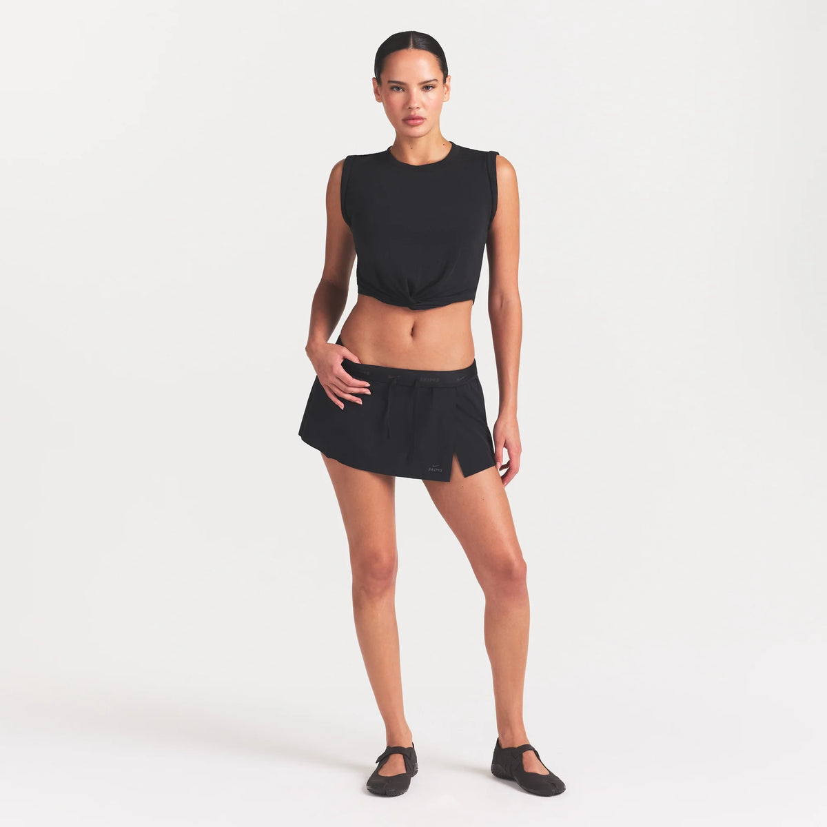 NikeSKIMS STRETCH NYLON SKORT | OBSIDIAN