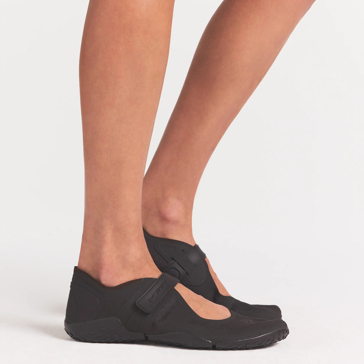 NikeSKIMS FOOTWEAR RIFT MESH | TAR