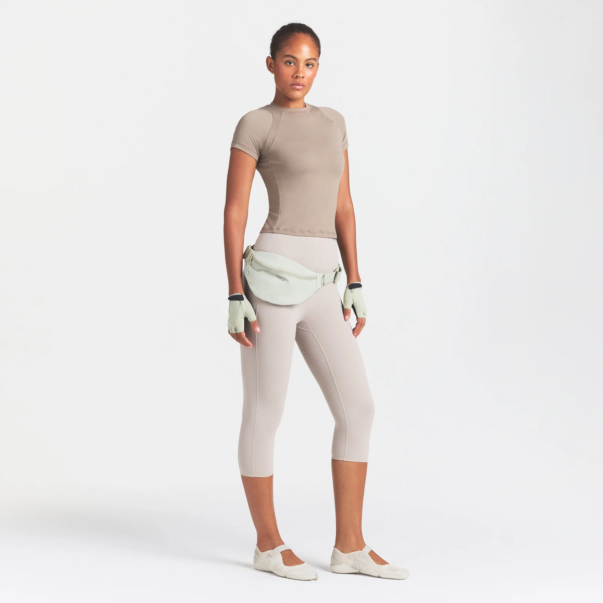 NikeSKIMS STUDIO STRETCH 17" CAPRI LEGGING | LINEN