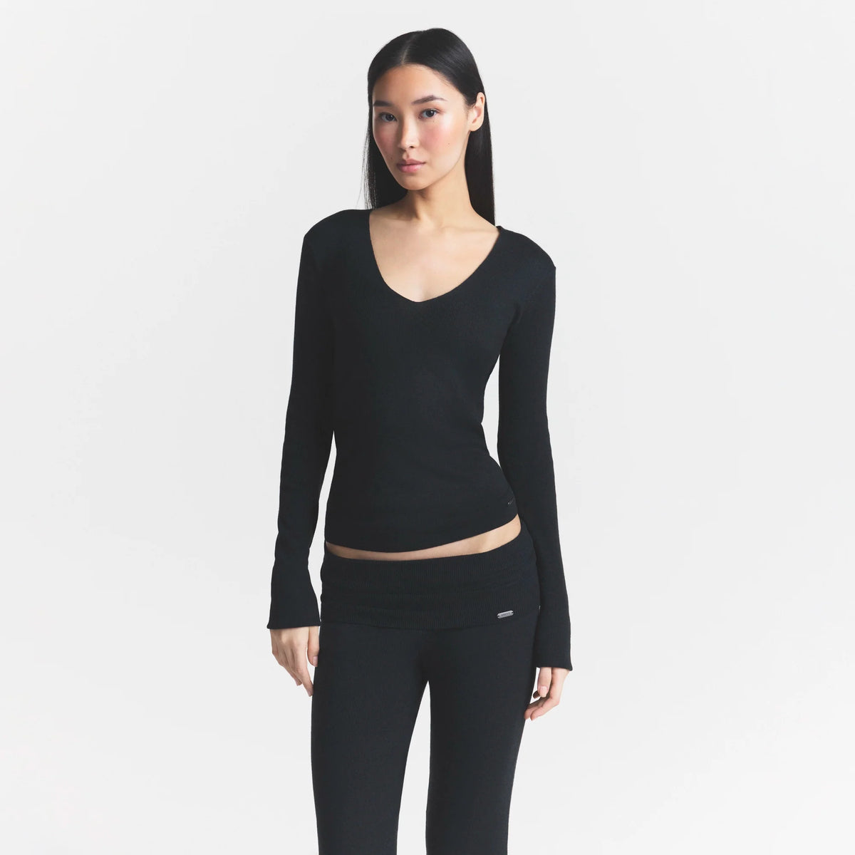 ESSENTIAL KNIT LONG SLEEVE V NECK | ONYX