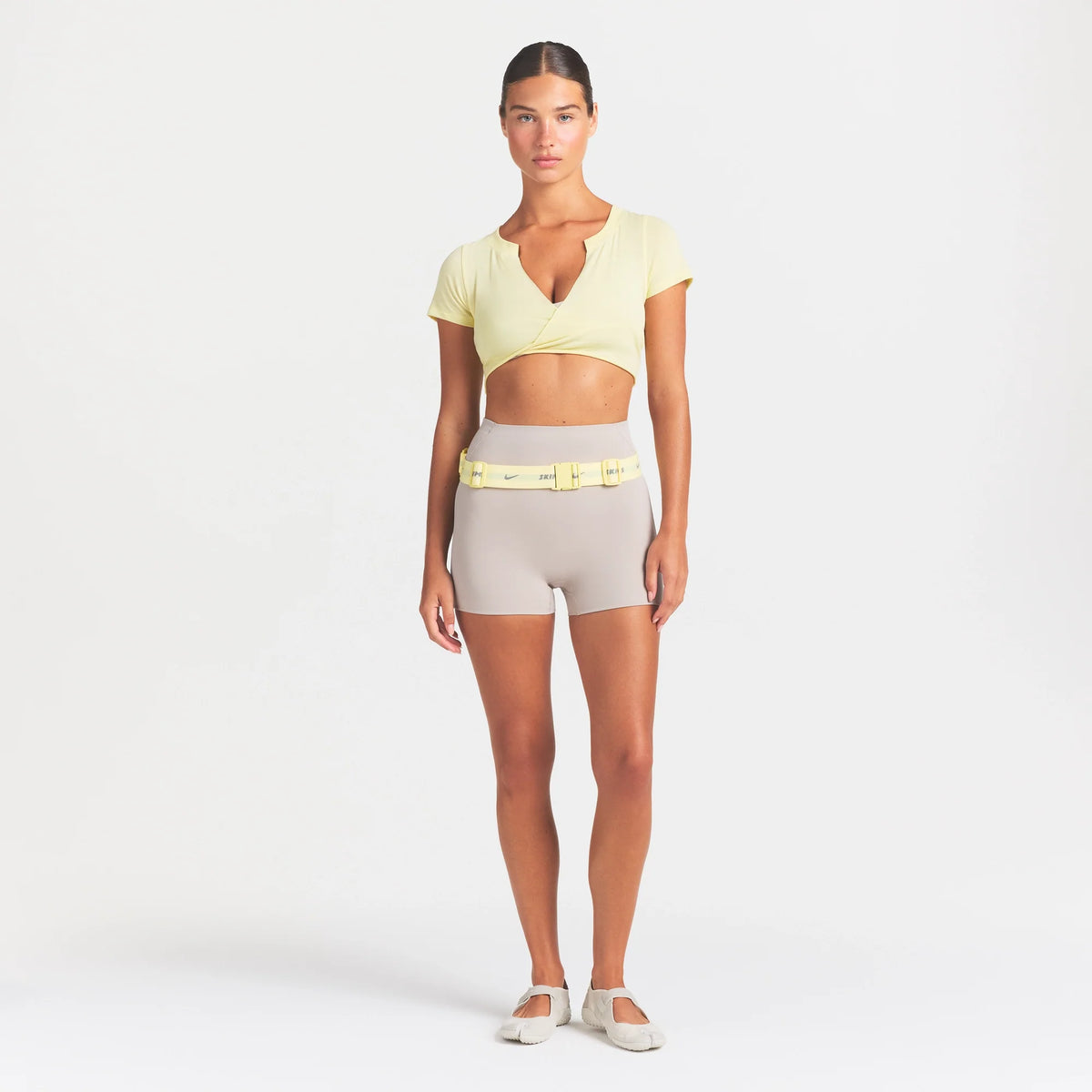 NikeSKIMS STUDIO STRETCH 3" SHORT | LINEN