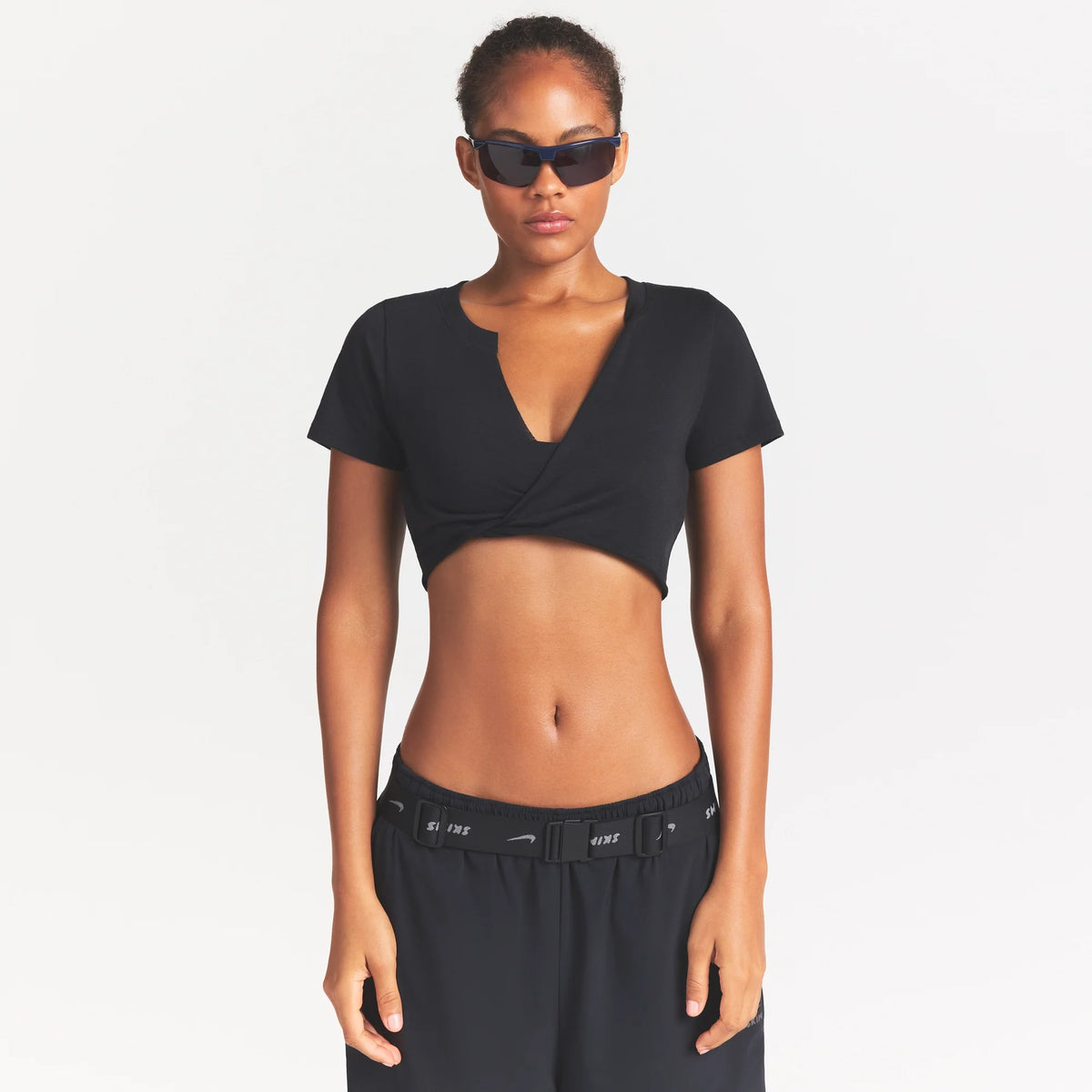 NikeSKIMS PERFORMANCE COTTON BLEND SHORT SLEEVE V-NECK CROP TOP | OBSIDIAN