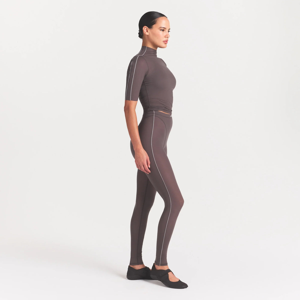 NikeSKIMS WEIGHTLESS LAYERS V-PANEL 28" LEGGING | BOULDER