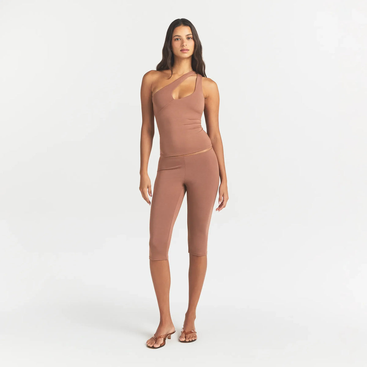 SMOOTH LAYERS ONE SHOULDER TOP | NUTMEG